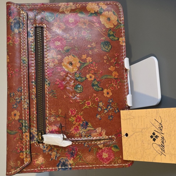 PATRICIA NASH NWT Tan Praire Rose Large Clutch - Picture 6 of 13